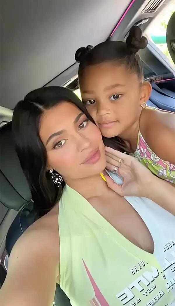 Kylie Jenner y Stormi 