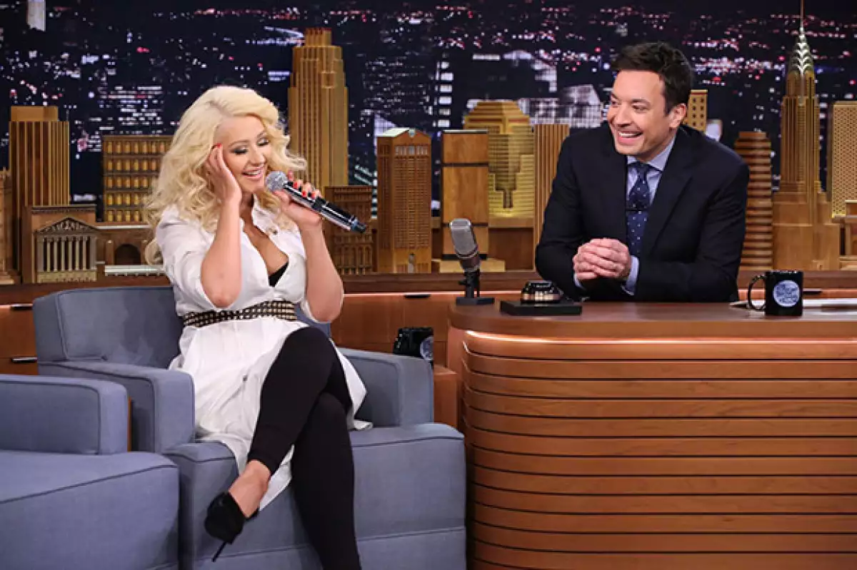 No sólo es su amiga de la infancia, pues la cantante también es una gran imitadora de la intérprete de “Gimme More”, y así lo demostró en el show de Jimmy Fallon.