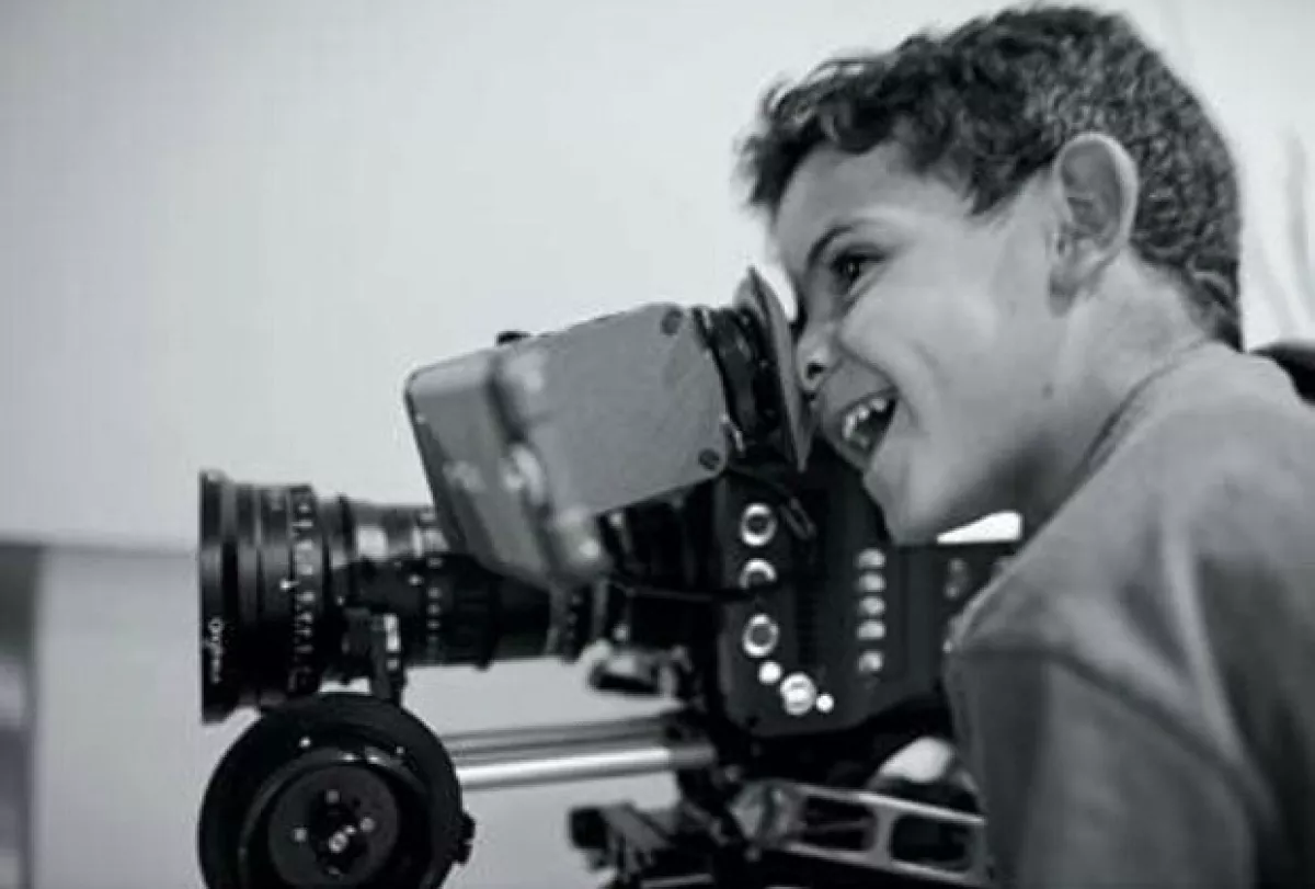 Con esta imagen de su hijo, el futbolista anunció que está trabajando en una película, de la cual será productor.