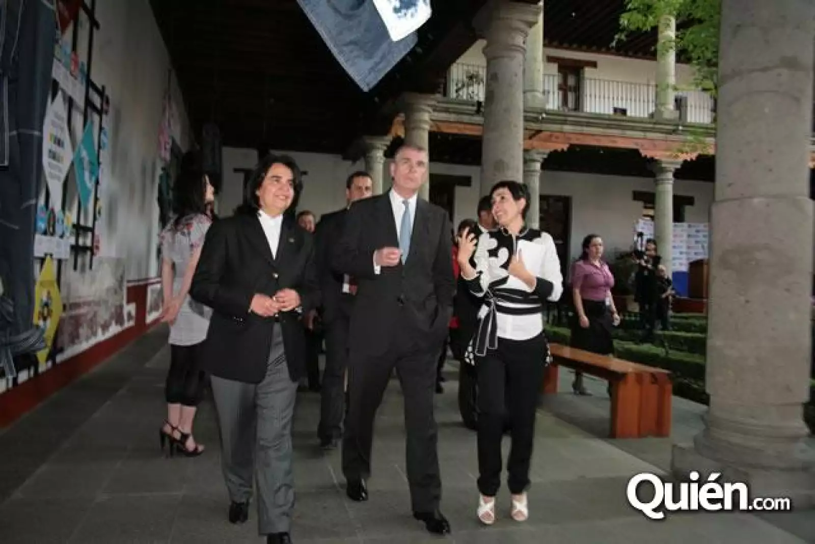 El principe Andres de Inglaterra en el Franz Mayer