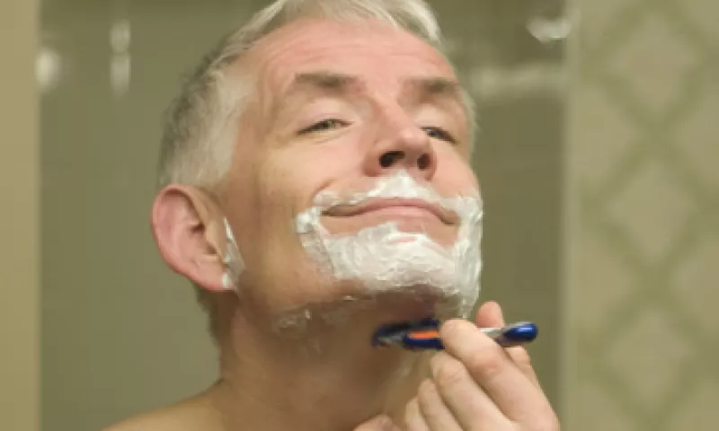 Un buen afeitado no debe irritar tu rostro, por ello primero debes ablandar la barba y al final, aplicar el producto adecuado a tu tipo de piel. (Foto: Getty Images)