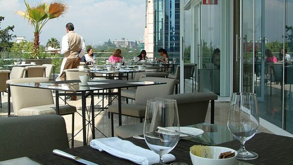 Este lujoso hotel es parte del nuevo auge por renovar una de las zonas más representativas de la ciudad de México.