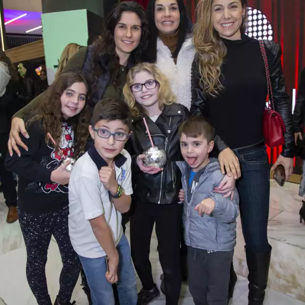 Lynda Tuachi, Nitza Shamosh Rebeca Sutton, Nitza Tuachi, Raquel Tuachi, Abraham Tuachi, Isaac Tuachi
