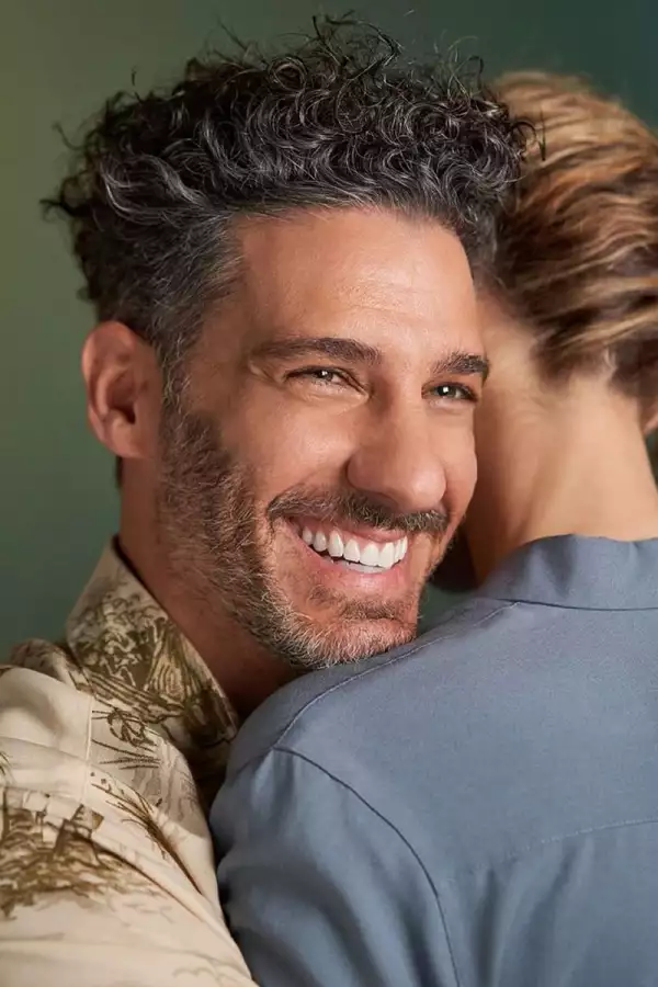 Erick Elías en la serie Días Mejores