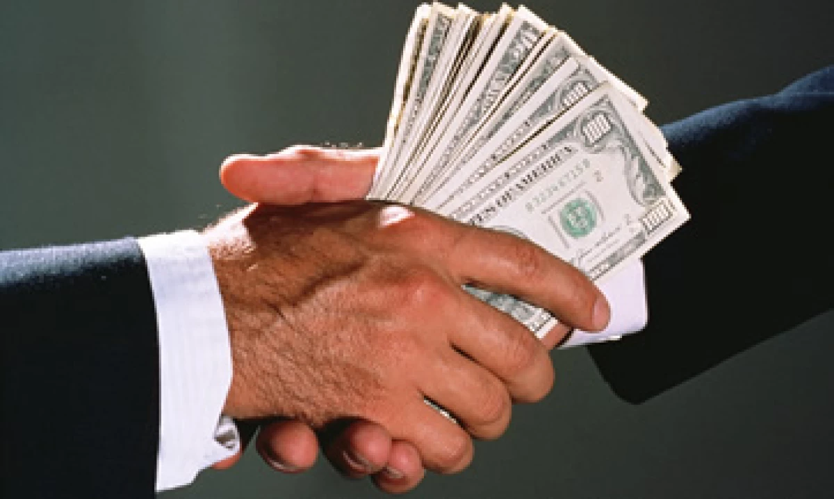 Debido a procesos internos inadecuados, las empresas siguen siendo vulnerables a empleados que pagan sobornos. (Foto: Getty Images)