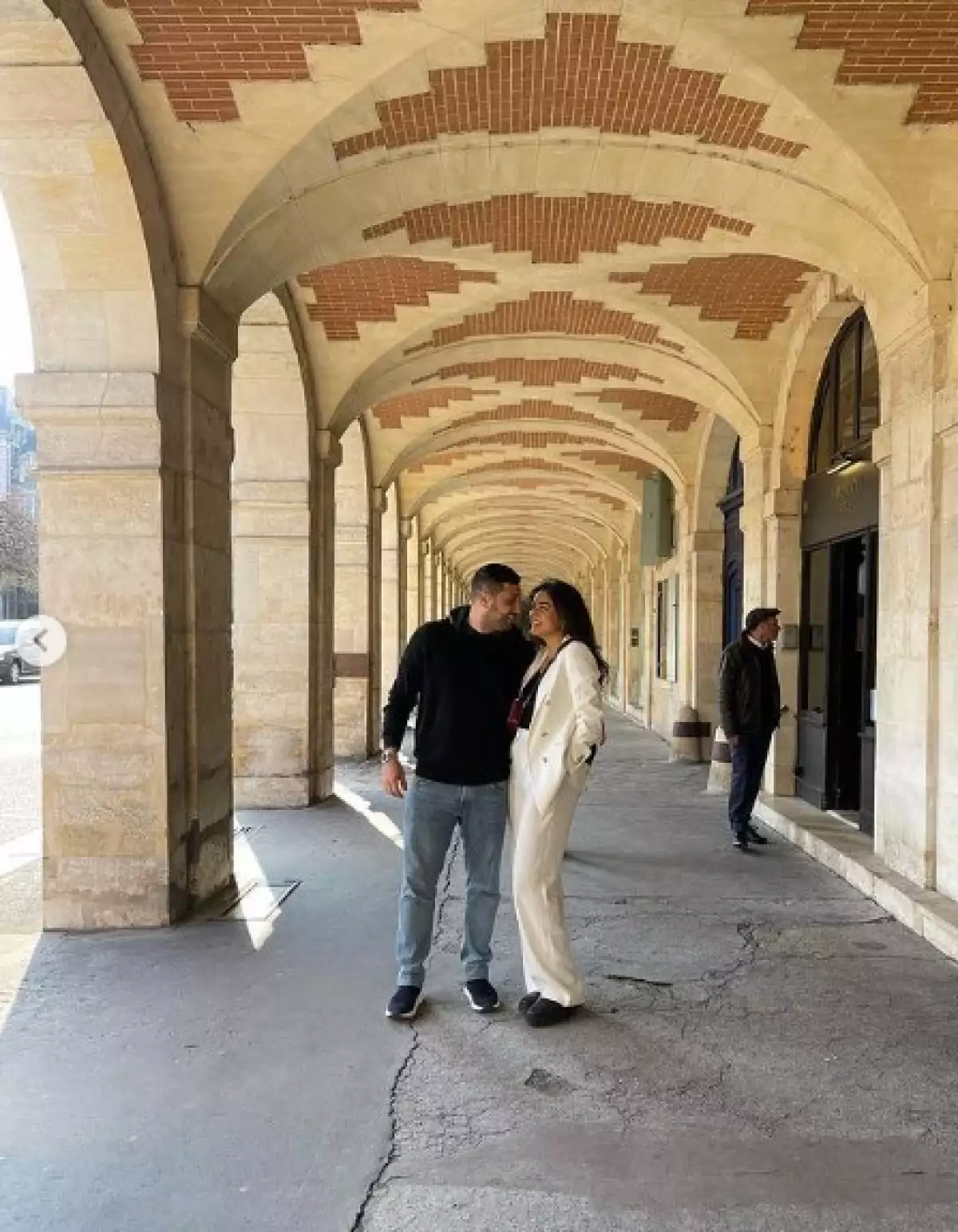 ¡Viva el amor! Así luce de enamorada Ale Capetillo con su novio en Madrid