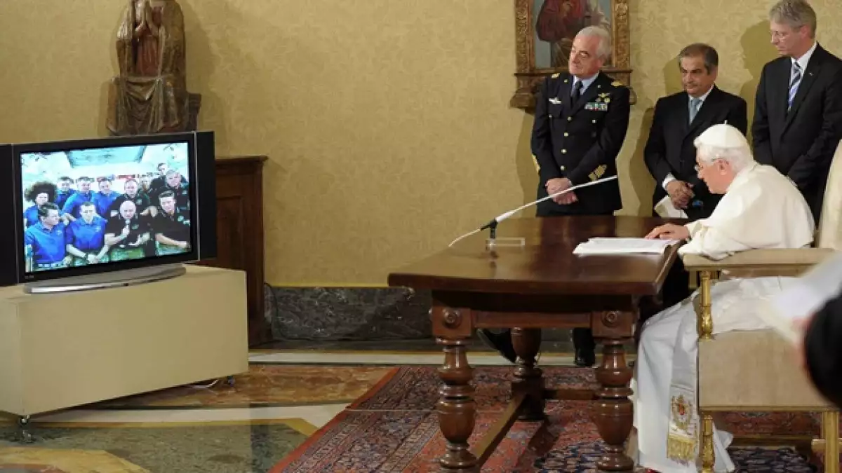 El Papa habla con astronautas