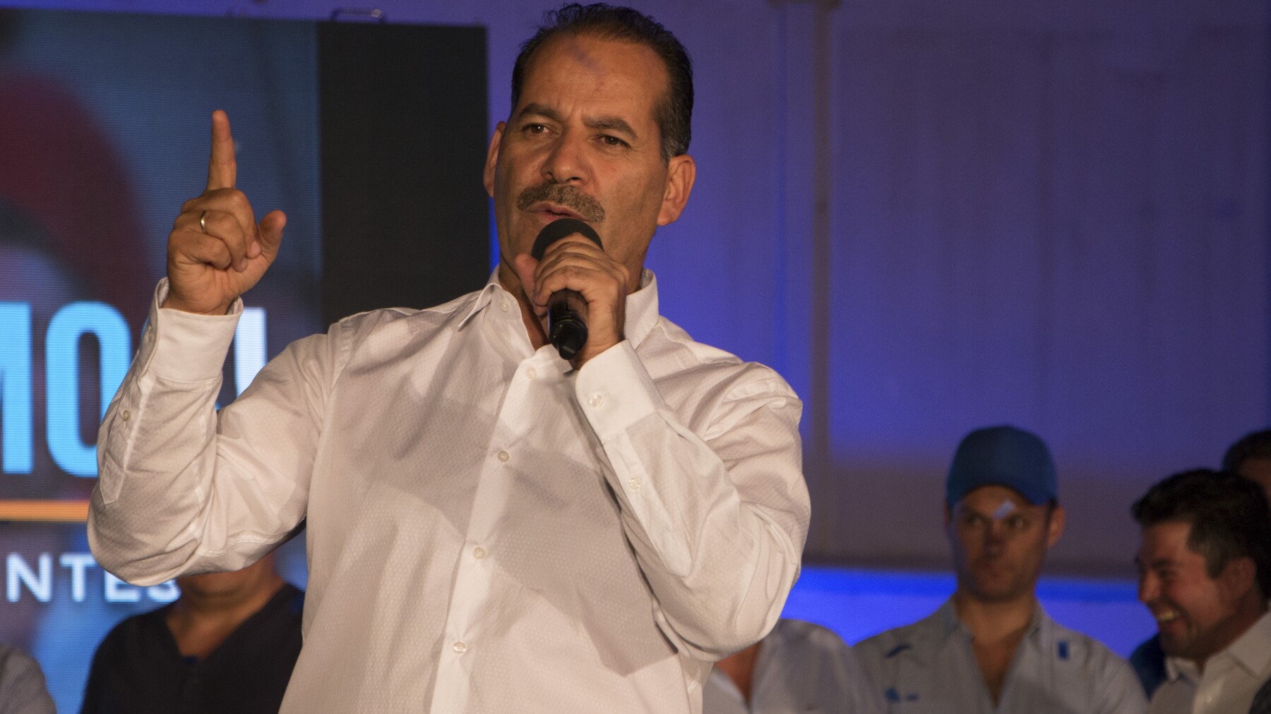 El candidato Martín Orozco se declaró ganador de la elección para renovar la gubernatura de Aguascalientes.