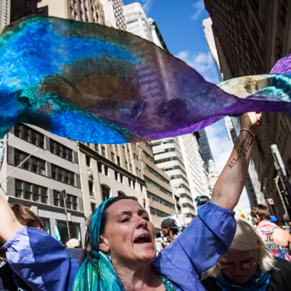 La participación del domingo casi triplicó a la mayor convocatoria anterior, una protesta en Copenhague cinco años atrás.