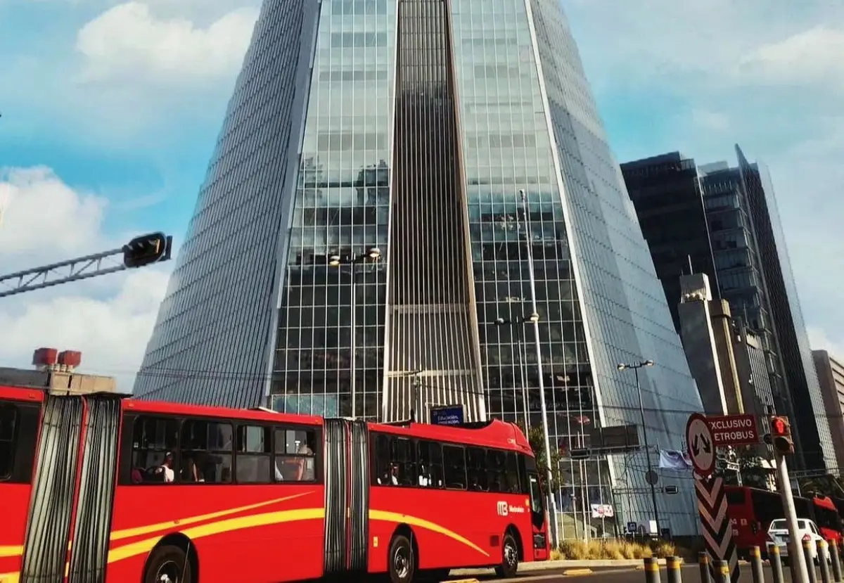 El complejo fue diseñado por el arquitecto Teodoro González de León junto con Hatumi Hirano Beltrán y José Arce Gargollo.