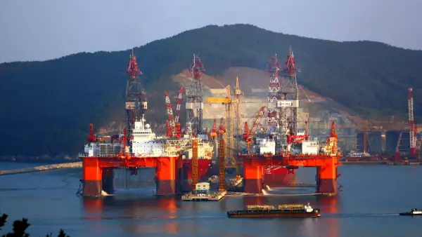 LLEGA A M…XICO LA PRIMERA PLATAFORMA PETROLERA PARA AGUAS PROFUNDAS