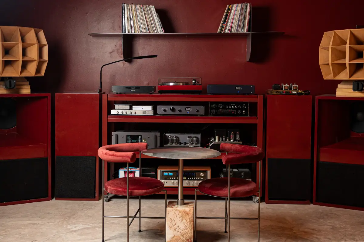 Foto del listening bar SHHH en la Roma Norte de la CDMX