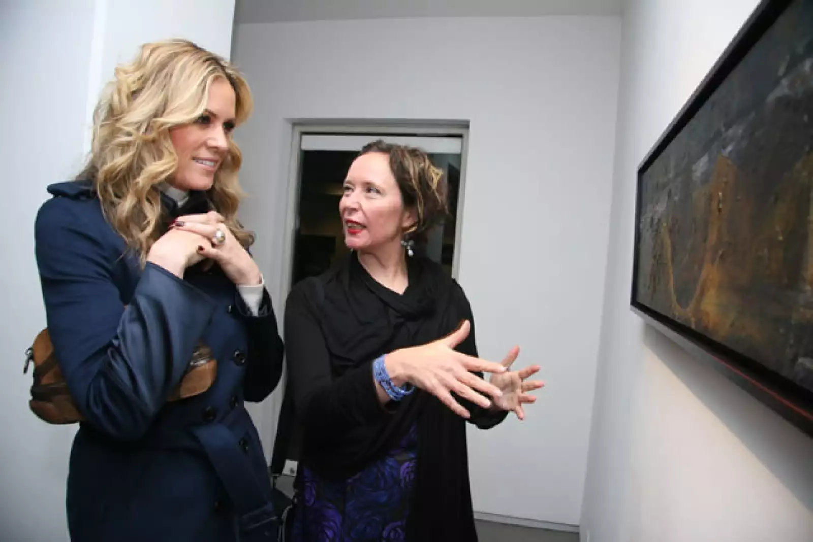 Exposición de Mona J. Lang con Rebeca De Alba.