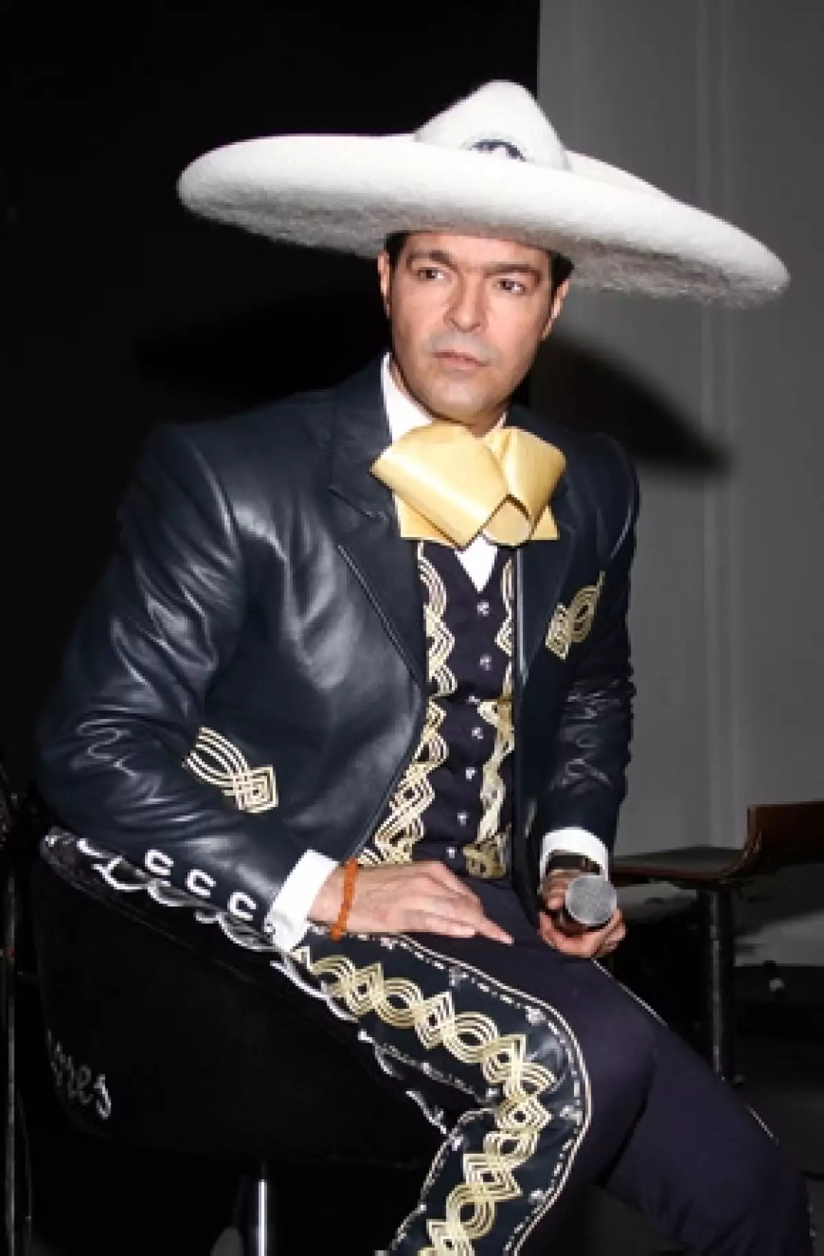 El día de hoy se dio a conocer que Javier Hernández Rodríguez fue asesinado cuando intentaban asaltarlo. Éste es el segundo hermano del cantante que pierde la vida por delincuencia en Torreón.