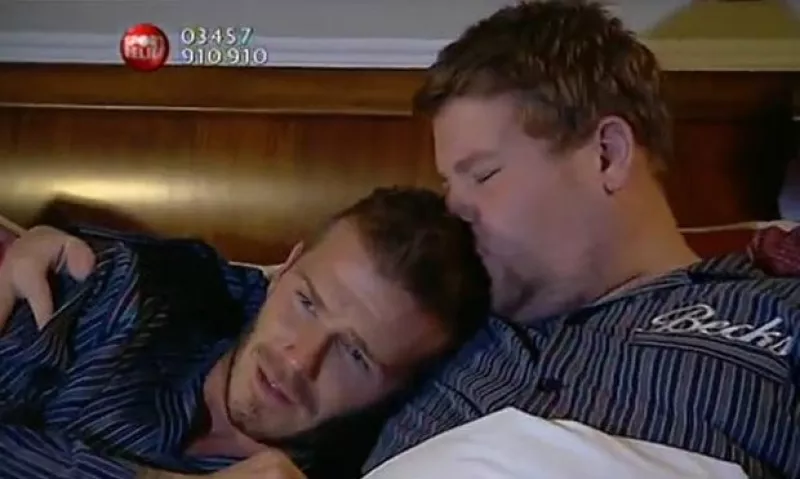 El astro de futbol y el cómico James Corden realizaron un sketch para recaudar fondos para los más necesitados a través de la campaña Sport Relief.