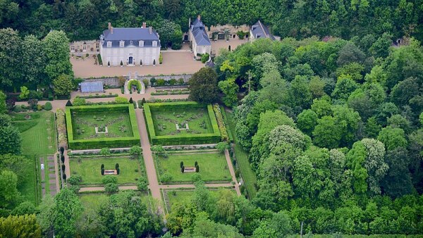 La cuarentena de Mick Jagger: encerrado en un lujoso palacio francés 3 800px-F_-_Pocé-sur-Cisse,_Route_de_Limeray_004,_Château_de_Fourchette,_Mick_Jagger.jpg