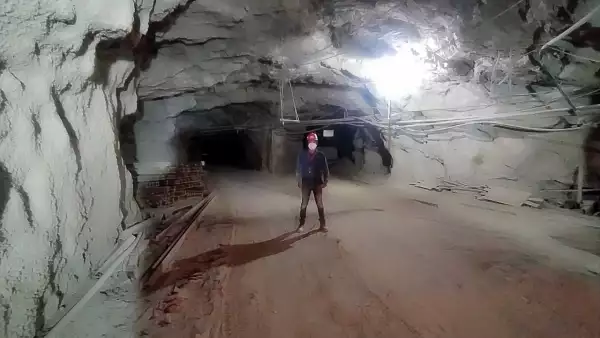 (Trabajador dentro de la mina de Naica, conocida como Unidad Minera Maple)