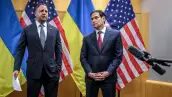 El Secretario de Estado de los Estados Unidos, Marco Rubio (R), y el Jefe de Estado Mayor de la Oficina Presidencial de Ucrania, Andriy Yermak, celebran una conferencia de prensa después de sus conversaciones a puerta cerrada sobre un plan estadounidense para poner fin a la guerra en Ucrania en la Misión de los Estados Unidos en Ginebra, el 23 de noviembre de 2025.