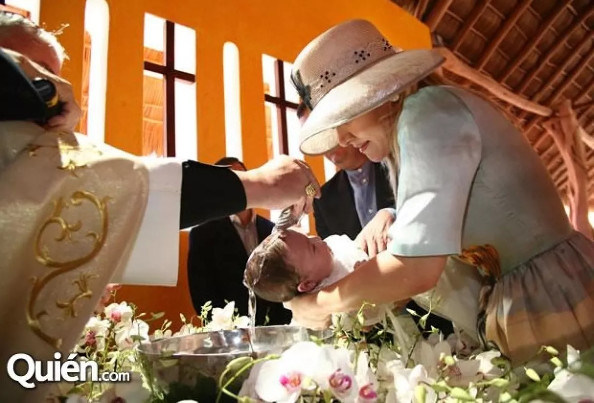 El bautizo se celebró en Careyes, Jalisco.