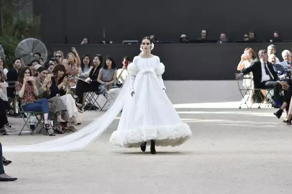 Chanel : Runway - Paris Fashion Week - Haute Couture Fall/Winter 2017-2018
