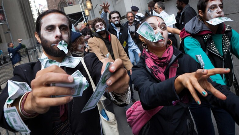 La protesta comenzó con menos de una decena de estudiantes universitarios, pero muy pronto creció hasta replicarse en otras ciudades de Estados Unidos.