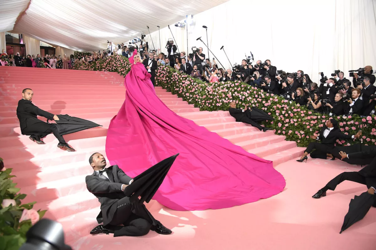 LADY GAGA