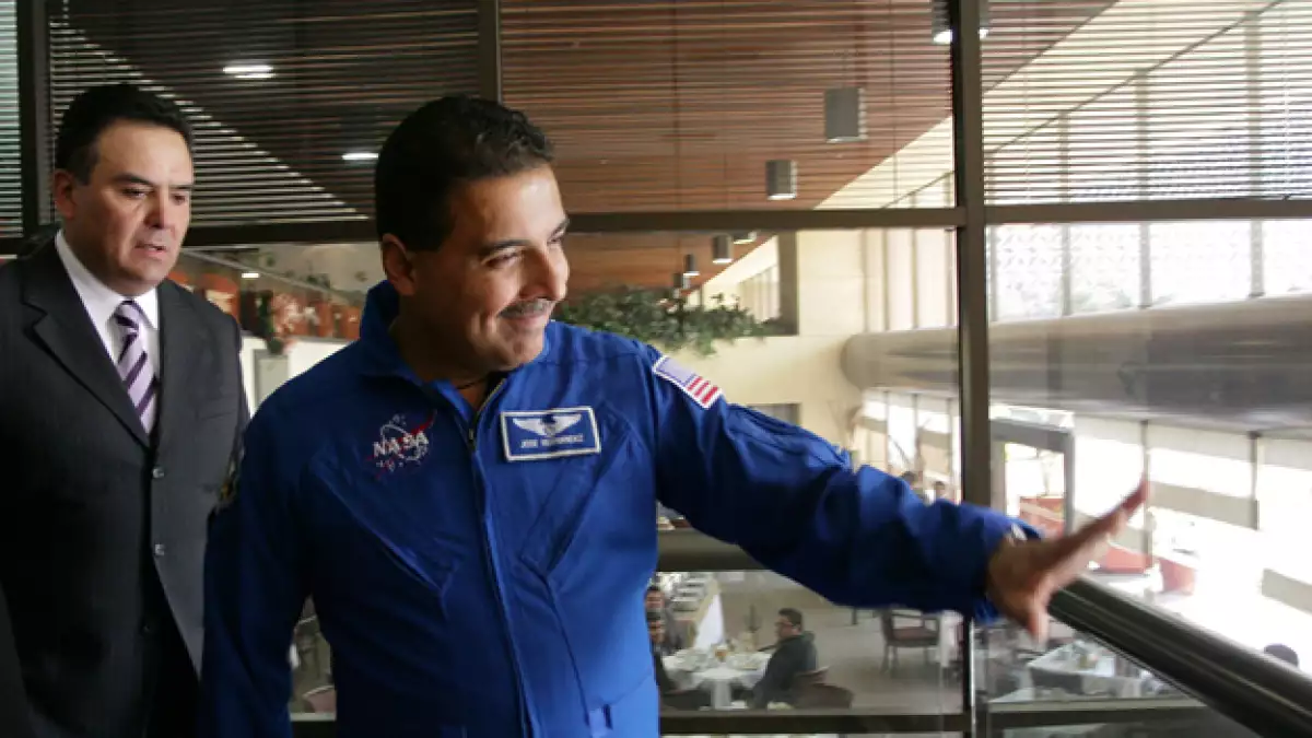 El astronauta mexicano José Hernández Moreno