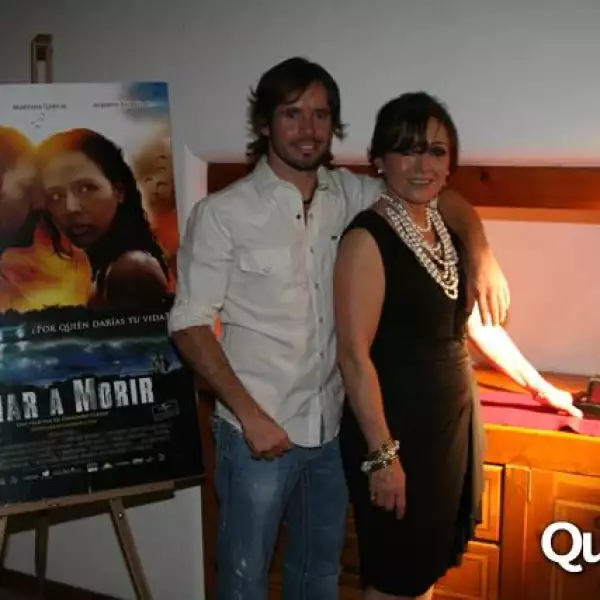Fiesta de Fernando Lebrija por sus 2 diosas de plata