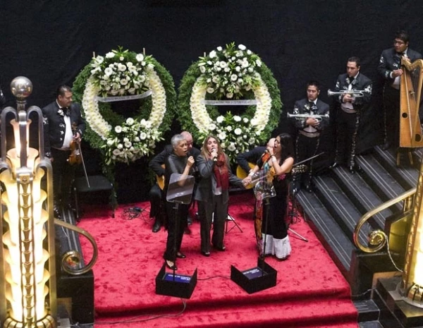 Eugenia Leon, Lila Downs y Tania Libertad interpretaron `Las Golondrinas´.