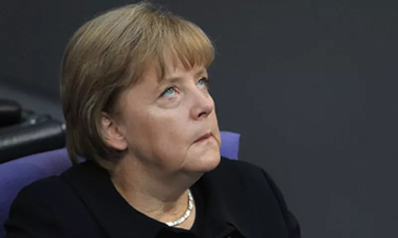 Angela Merkel, de Alemania, y otros líderes europeos consideran que una mayor integración económica salvará al euro. (Foto: Cortesía CNNMoney)