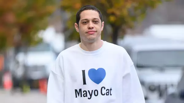 Hellmann's "I ‚ù§ Mayo Cat" Shirt Photo Opp