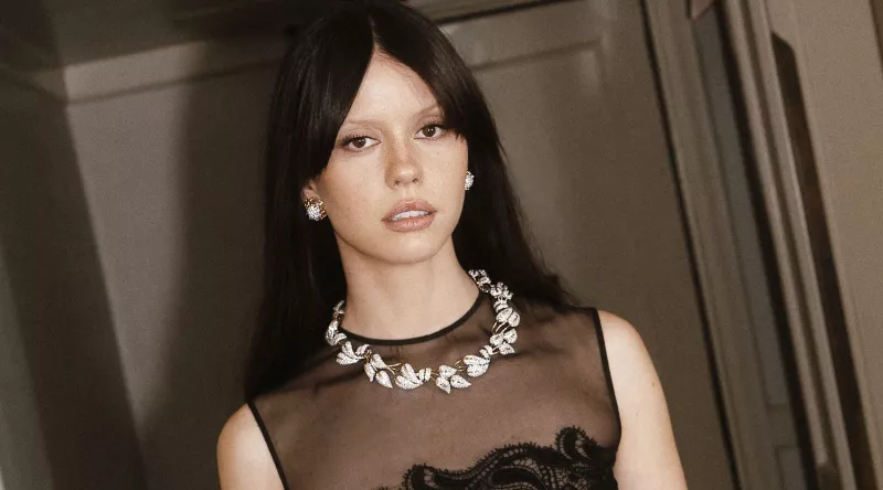 Mia Goth Tiffany 01 copia.jpg
