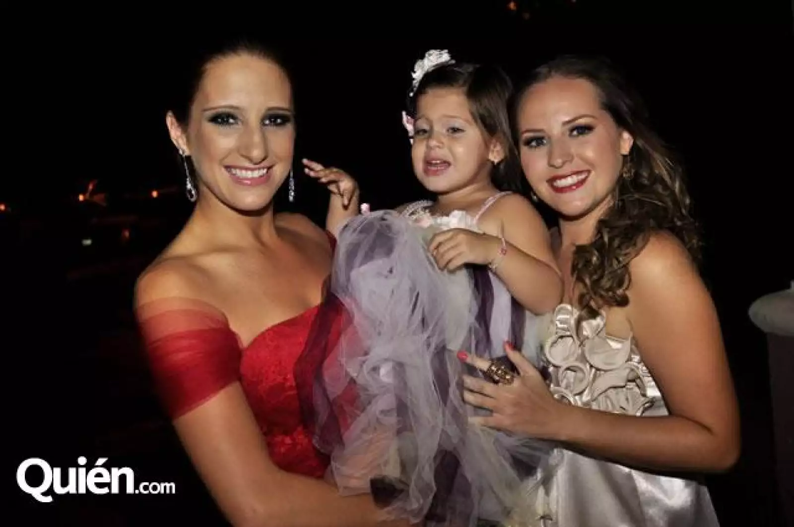 Mariana Barrera de Martínez,Annya Martínez y Cristina de la Garza