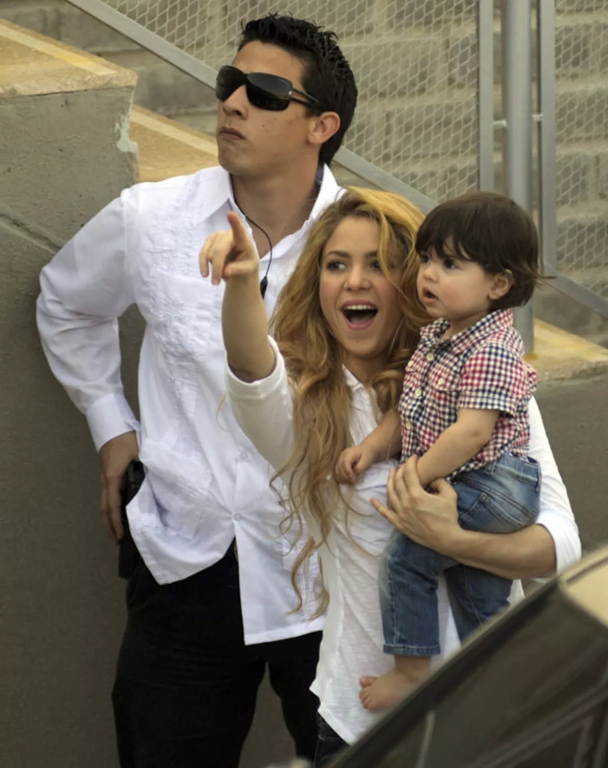 La cantante mostró a su hijo los resultados de su labor filantrópica.