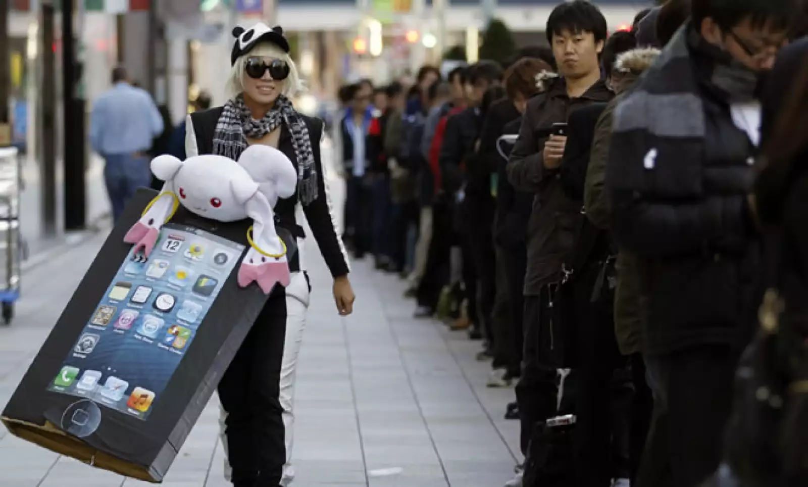 Las filas a afuera de la tienda reflejan el éxito que la tableta de 7.9 pulgadas tendrá en Japón.