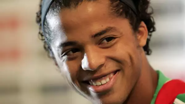 Según la revista People, el mexicano forma parte de los futbolistas latinos más guapos.