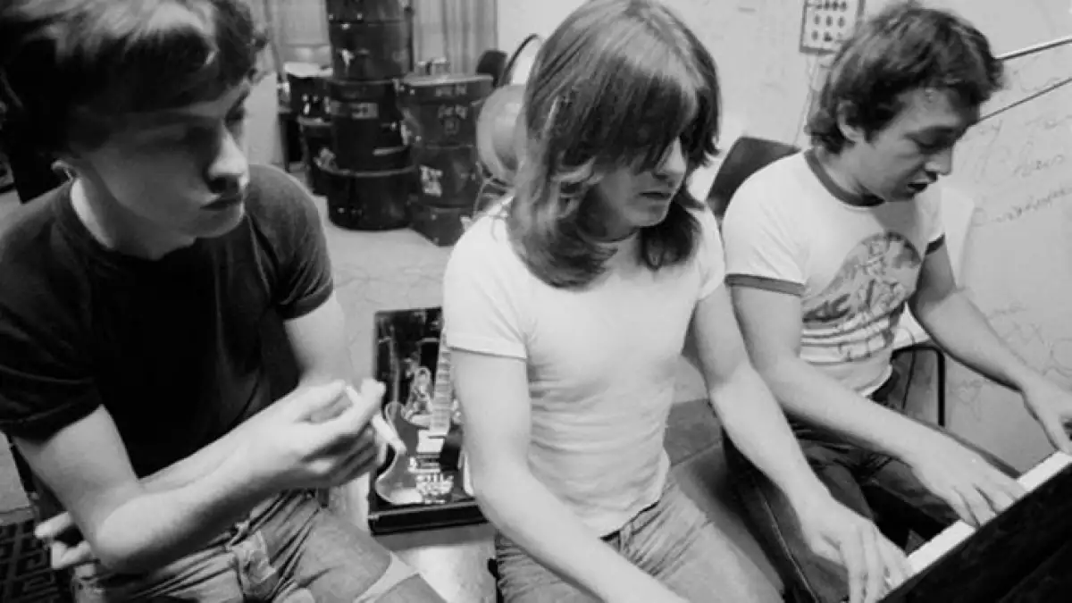 AC/DC