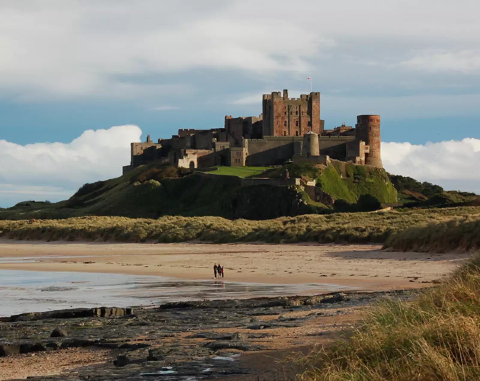 Probablemente el castillo con la vista más impresionante. Cuando lo vas a visitar en coche se te aparece acompañado por la playa. Es una primera impresión difícil de olvidar.