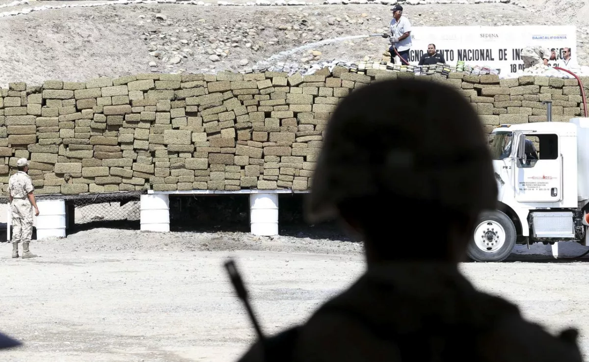 30 marinos detenidos