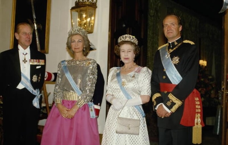La jerarquía de Isabel II es mayor que la de la Reina Sofía.