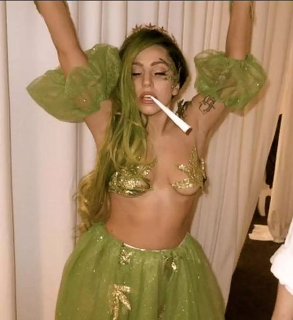 Esta vez, la cantante hizo levantar las cejas de muchos con su elección de disfraz para este Halloween.