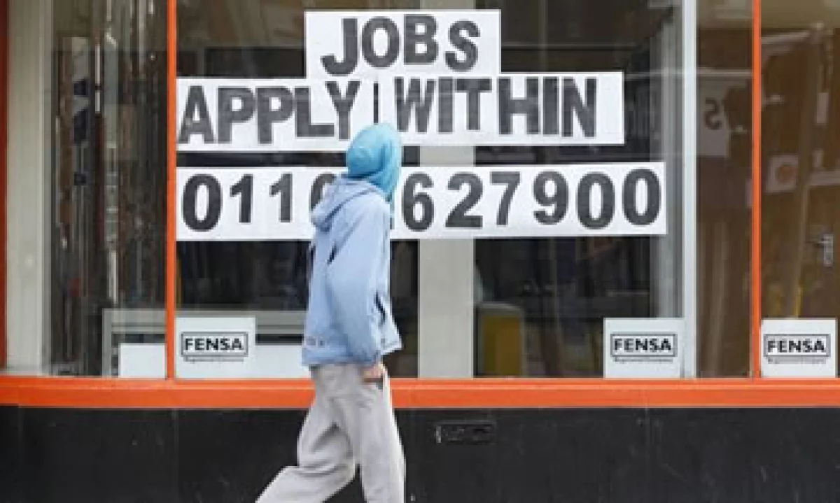 La tasa de desempleo entre los jóvenes británicos llegó a 21.9%. (Foto: Reuters)
