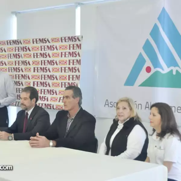 La Asociación de Alzheimer recibe donativo de FEMSA