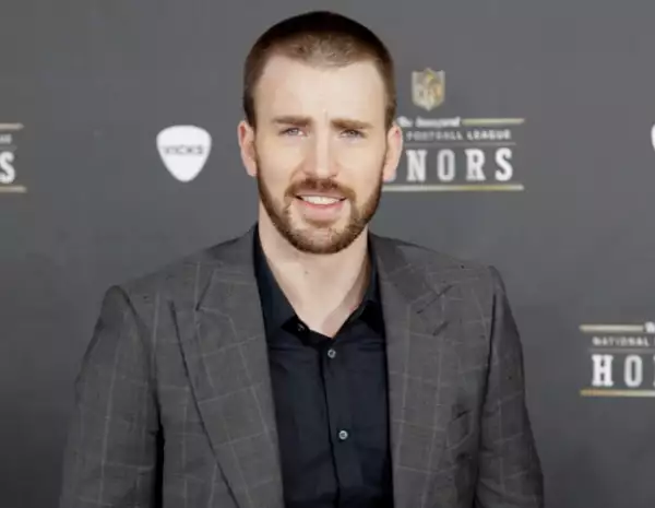 Su primer papel notable fue como "Jake Wyler" en la película "Not Another Teen Movie".