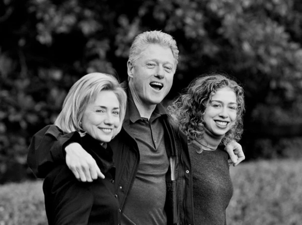 Hillary dijo que se quedó con ganas de tener otro hijo. Aquí con Chelsea.