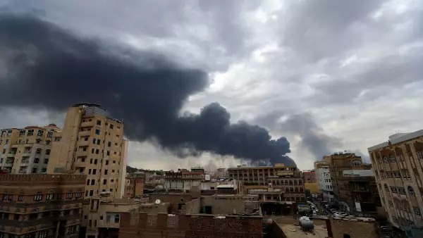 Trump asegura que hutíes se rindieron y que detendrá los bombardeos en Yemen