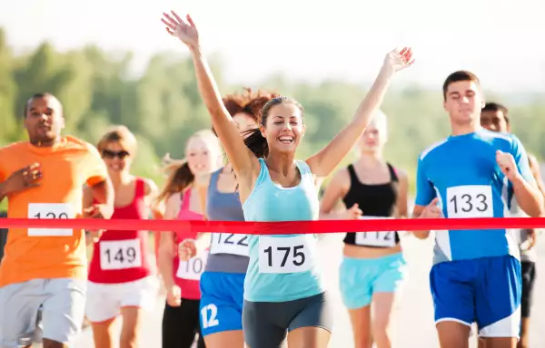 ¿Qué debo de comer antes, durante y después de una carrera?