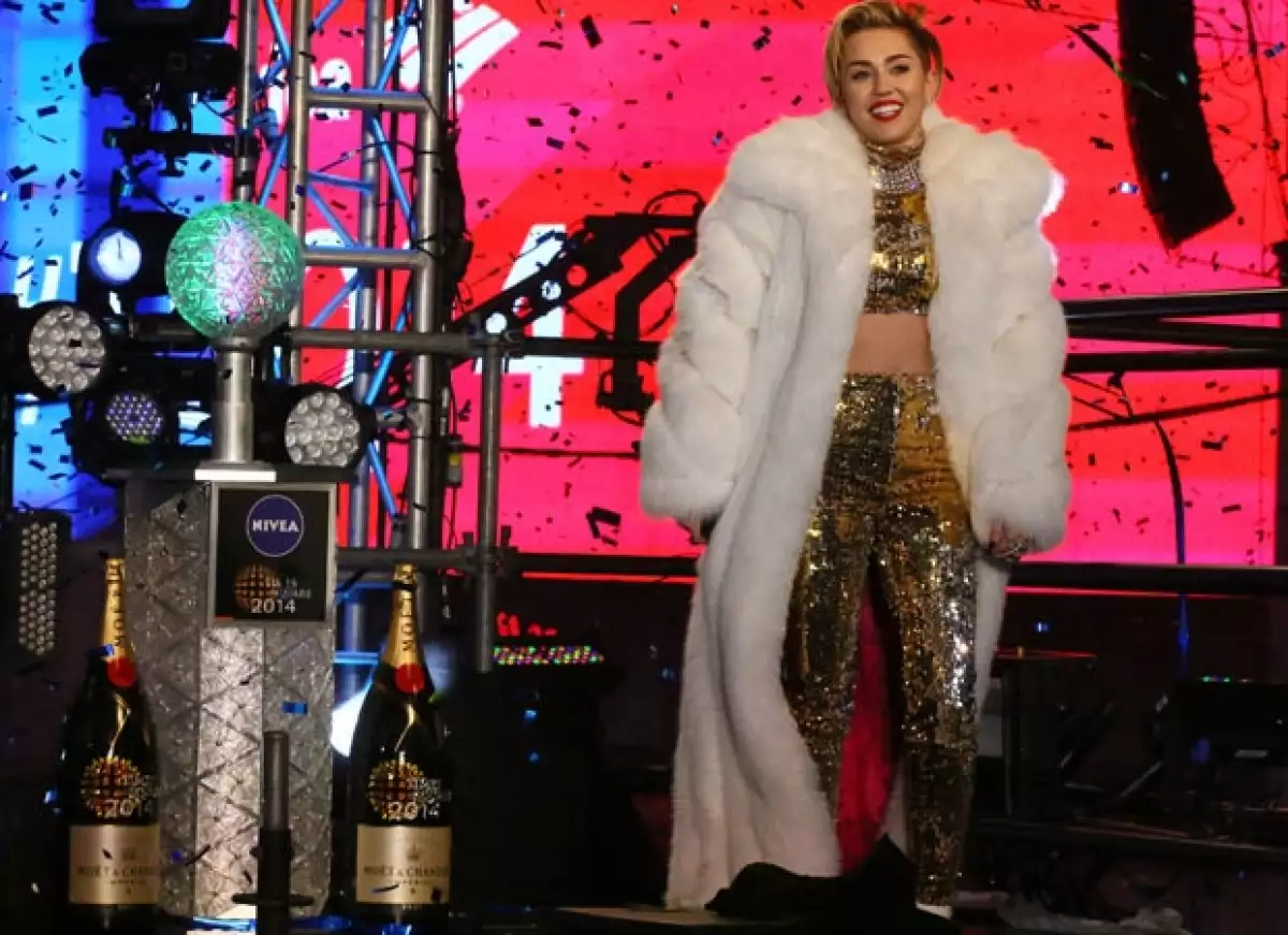 La cantante se presentó anoche como parte del “New Year's Eve” en el corazón de Nueva York.