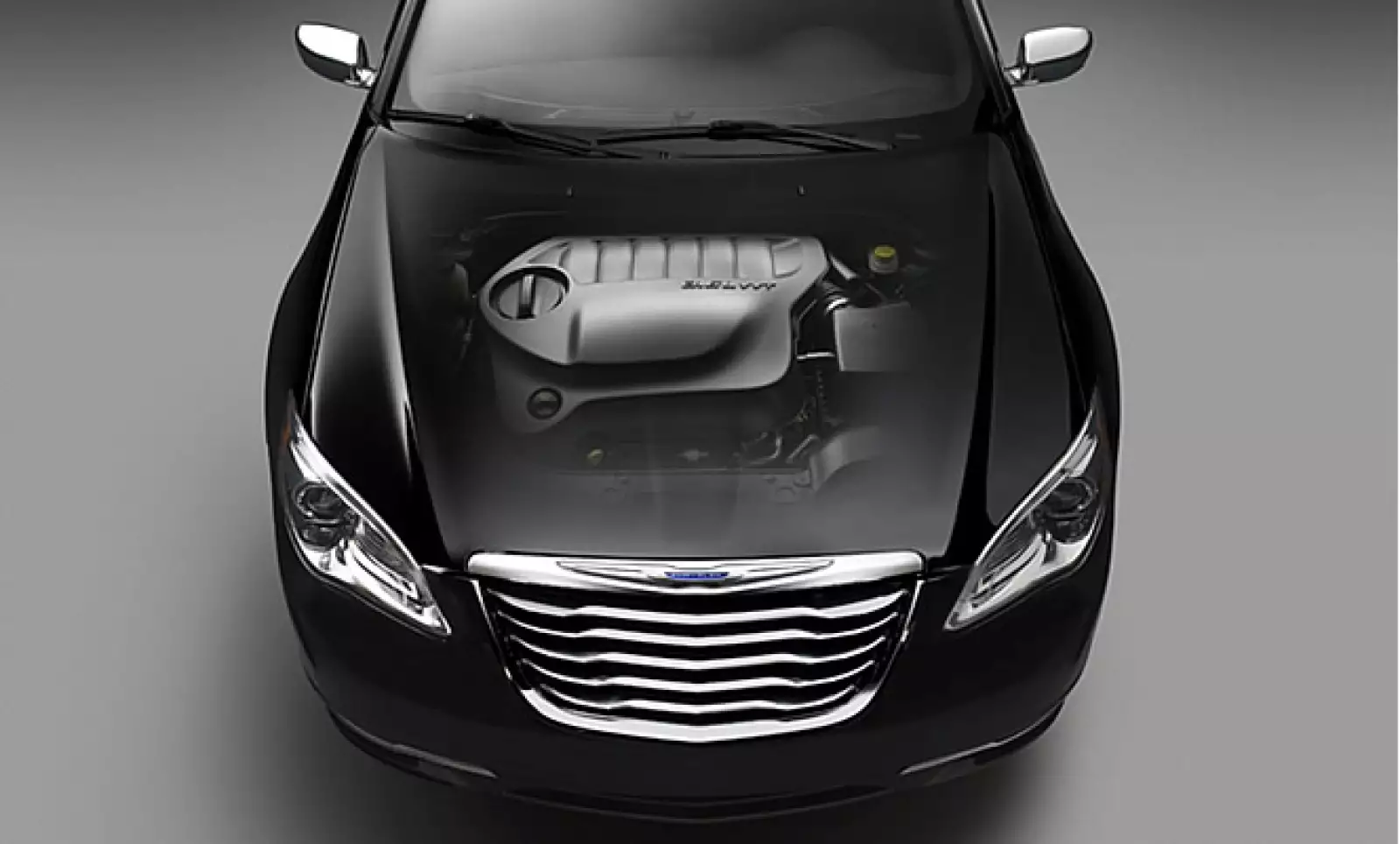 La motorización está disponible en dos versiones, un 2.4 litros de cuatro o seis velocidades o el nuevo 3.6 litros V6 que permite 6 etapas de cambios.