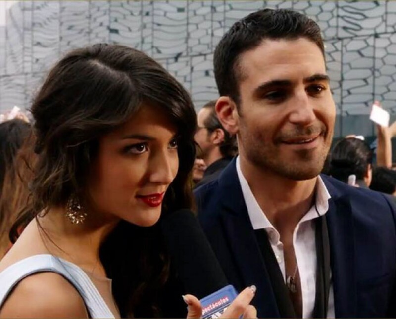 Eréndira Ibarra en una de las escenas de Sense8, junto a Miguel Ángel Silvestre.